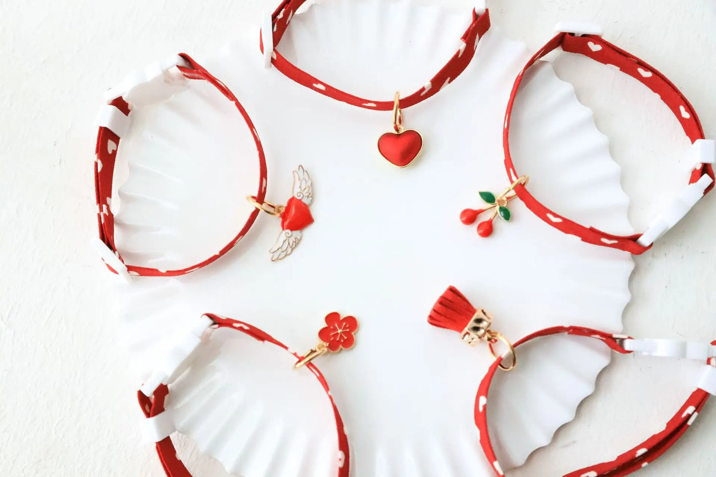 Cat Collar with Bell — Safety Breakaway, Adjustable 18–48 cm (Heart Charm)